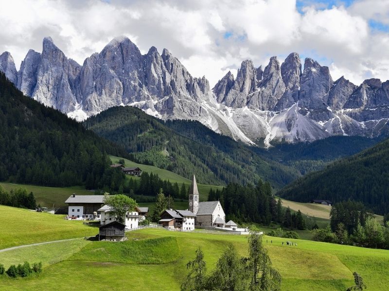 Explore the Italian Alps on a driving tour of the Dolomites