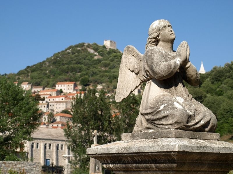 Praying angel statue, Lastovo