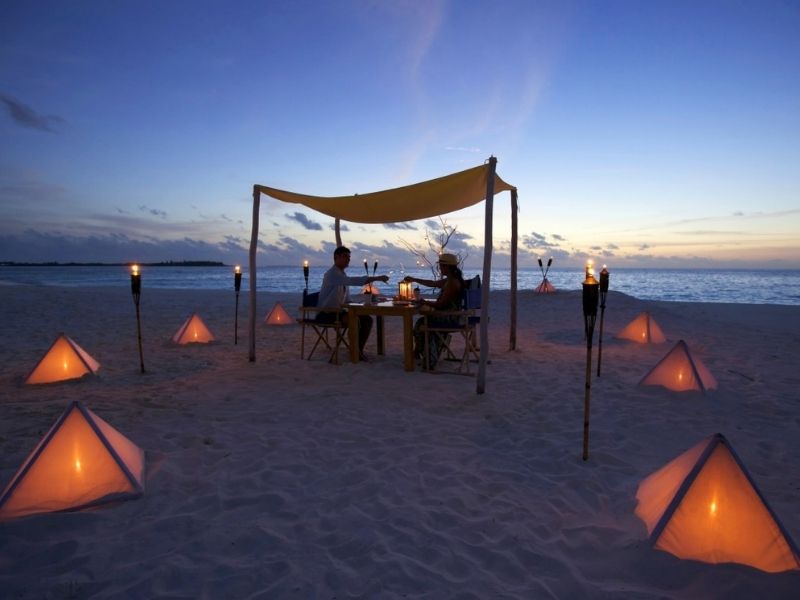 Enjoy romantic dinners on the beach