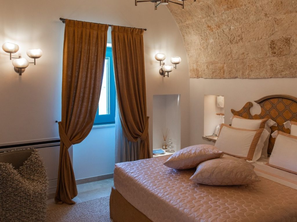 La Piccola bedroom