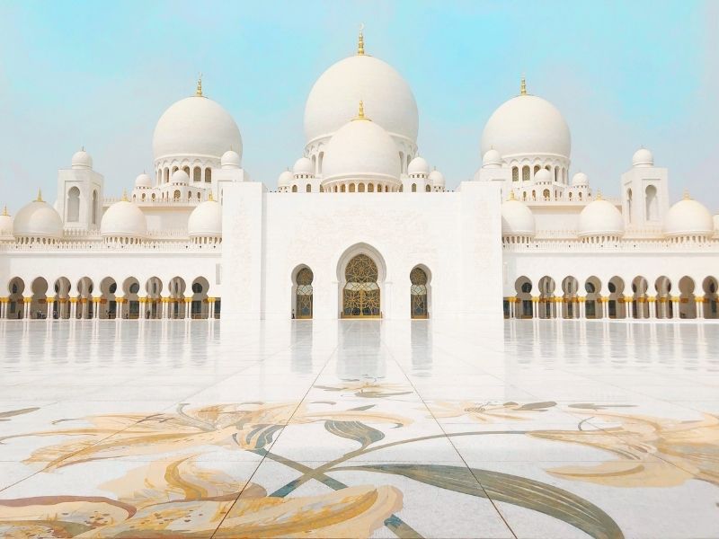 Tour the magnificent Great Mosque during your luxury holiday to Abu Dhabi