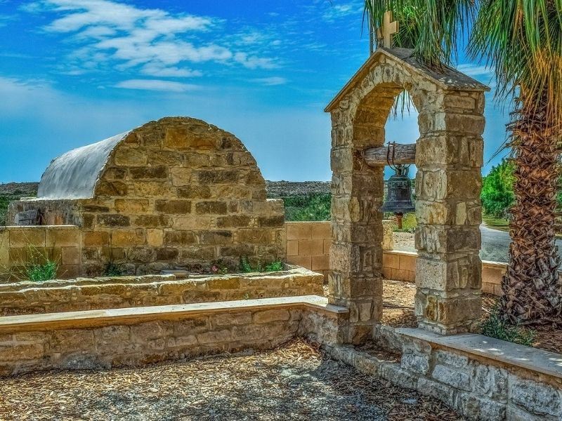 Set out on a guided tour of the buried city of Akrotiri