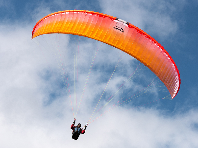 Go paragliding during your luxury South African holiday