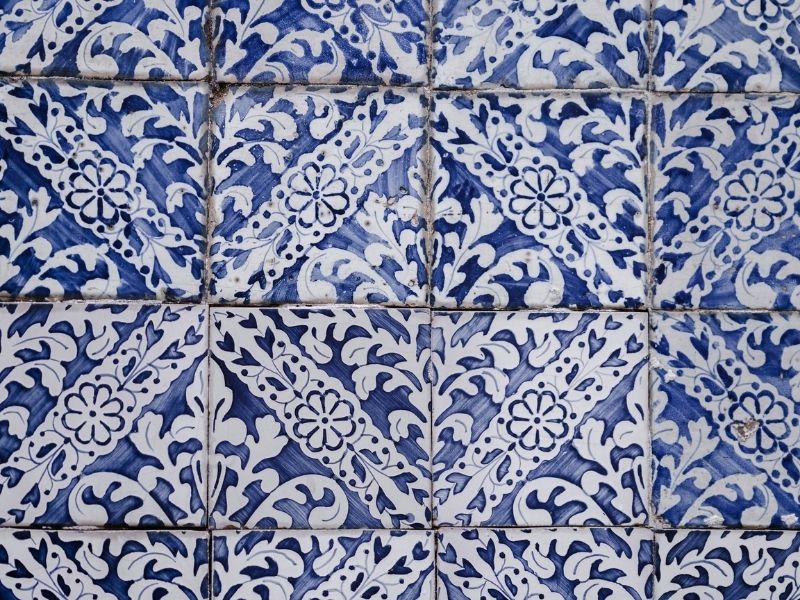 Visit the town of Azeitão which is famed for its glazed tiles