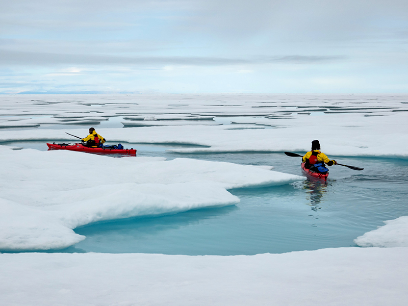 KAYAKING ANTARCTIC