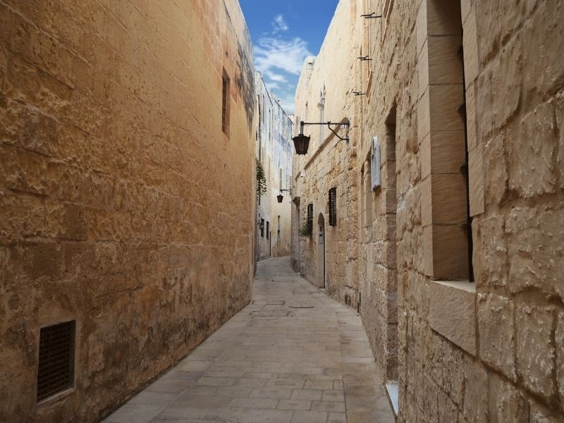Explore Mdina’s narrow, winding streets