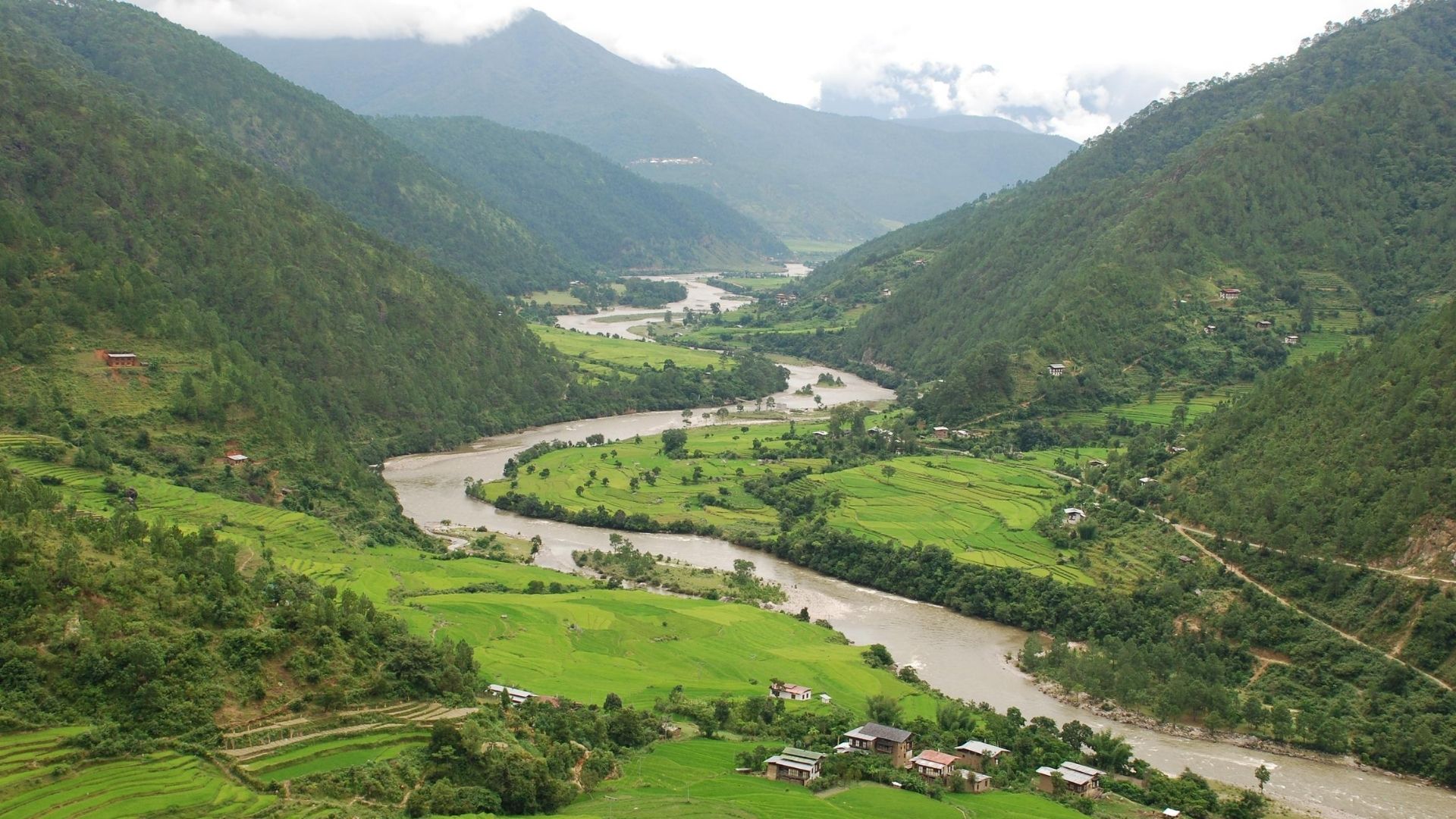 Бутана больше. Горное королевство бутан. Княжество бутан. Бутан столица. Долина Пунакха.