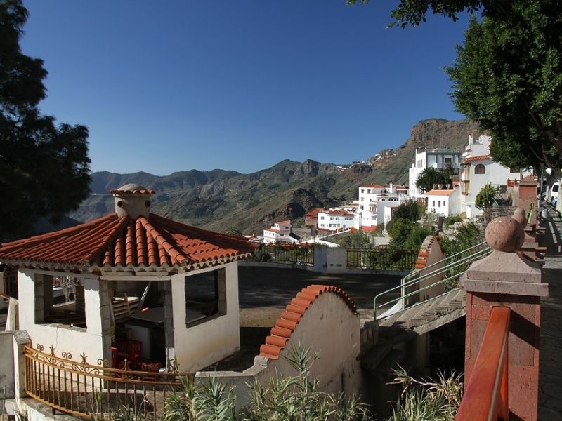 Appreciate the superb views from the panoramic terraces of rooftop restaurants