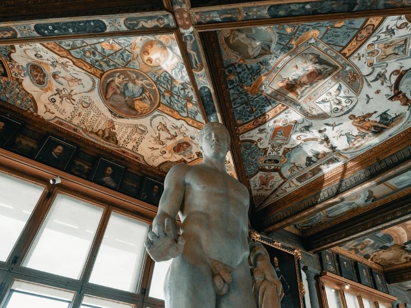 Enjoy a privately guided night tour of Uffizi Gallery
